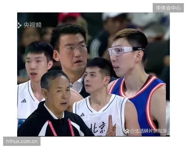 周琦在北京队的防守体系中扮演核心角色,其护筐能力是球队晋级四强的关键。 周琦在北京队的防守体系中扮演核心角色,其护筐能力是球队晋级四强的关键。